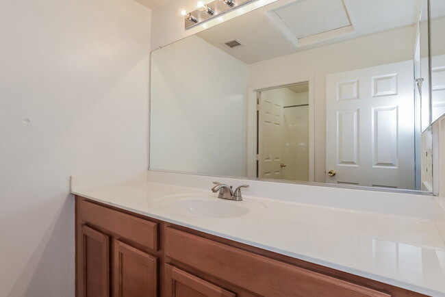 Building Photo - 1450 E Mia Ln