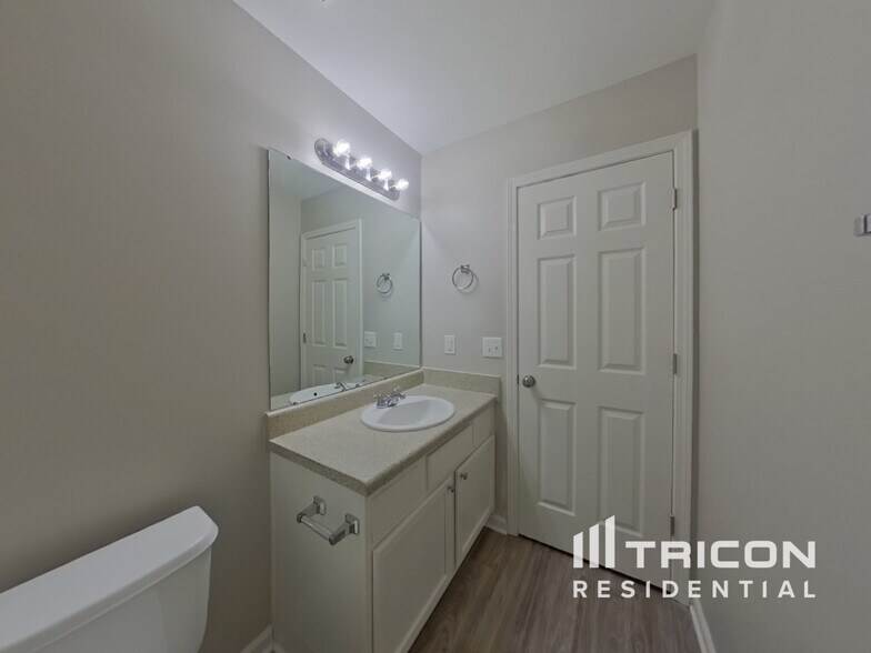 Building Photo - 5411 Peachwood Dr