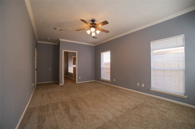Building Photo - 10035 Magnolia Way
