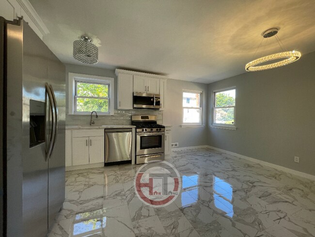 Building Photo - 1529 Dwight Pl