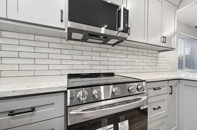 Building Photo - 16222 Cypress Point Dr