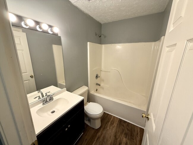 Building Photo - 709 W Columbia St