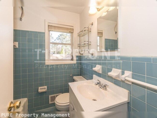 Building Photo - Price Drop Alert!   3 bed 1/5bath Home. Av...