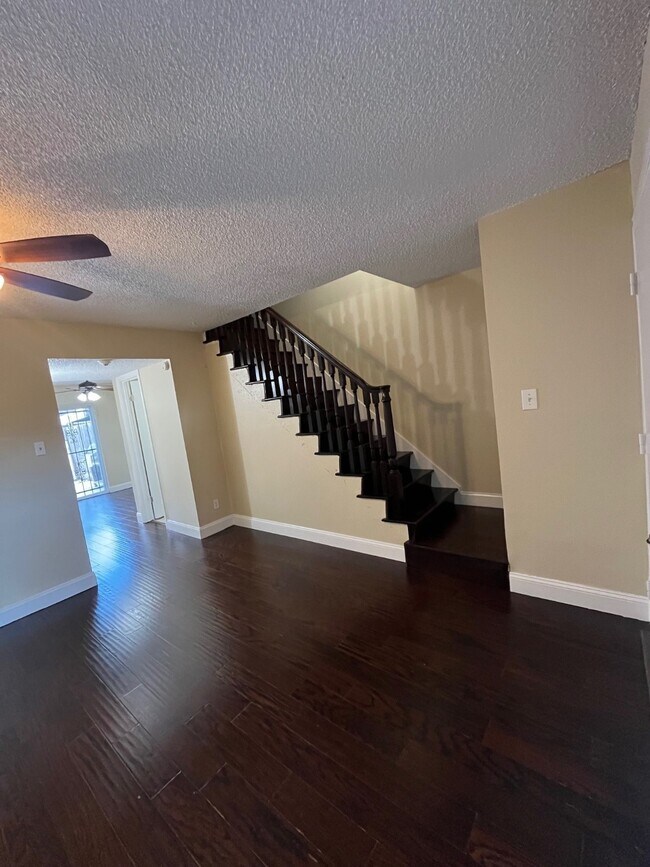 Building Photo - 6416 Bankside Dr