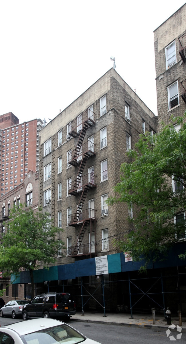 Building Photo - 9-15 Adrian Ave