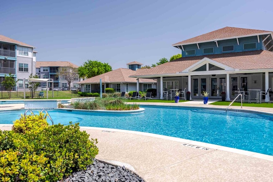 Building Photo - Cabana Beach San Marcos