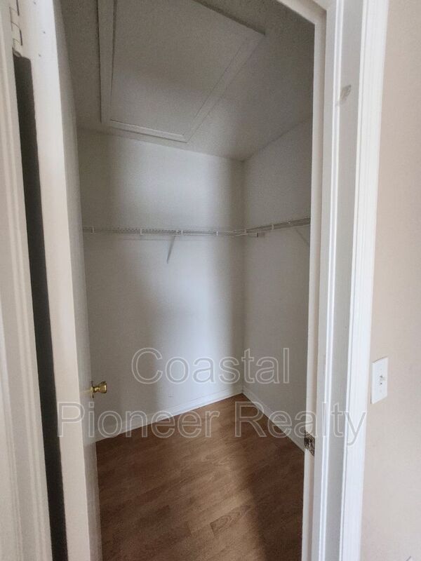 Building Photo - 10121 Sea spray Pl