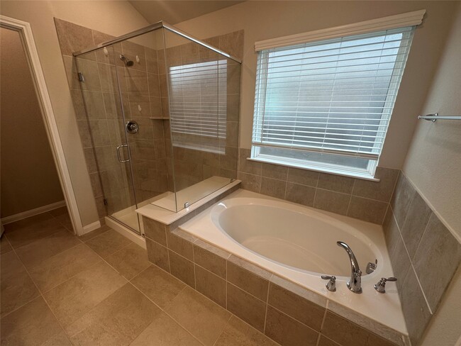 Building Photo - 3435 Dry Creek Dr