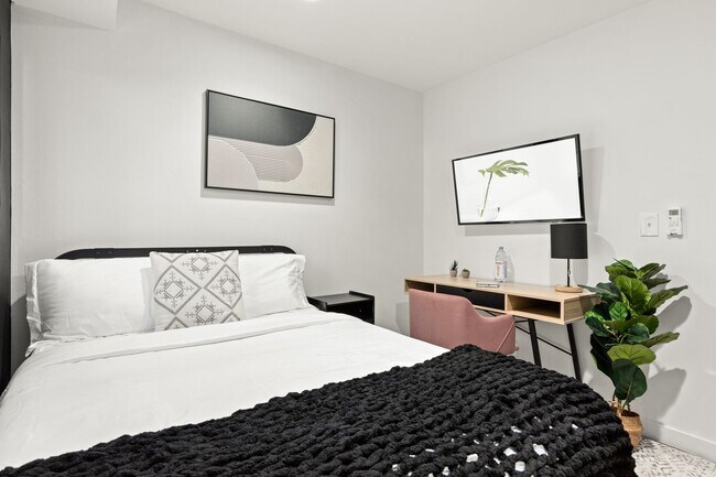 Building Photo - 10777 Ashton Ave