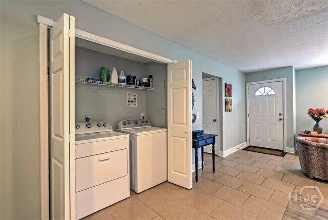 Building Photo - 130 Ropemaker Ln