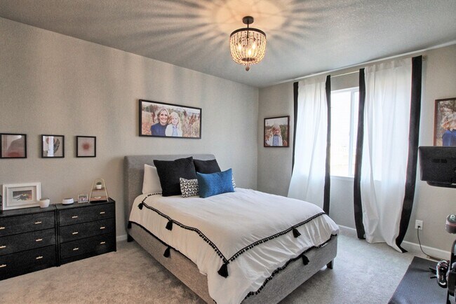 Building Photo - 3 bed 2.5 bath Parker home built in 2020