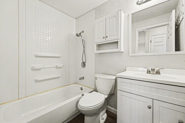 Building Photo - Exceptional and spacious three bedroom, two bath home in Thornton.