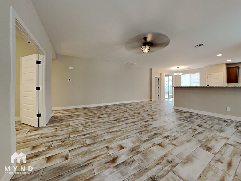 Building Photo - 2639 N Walker Way