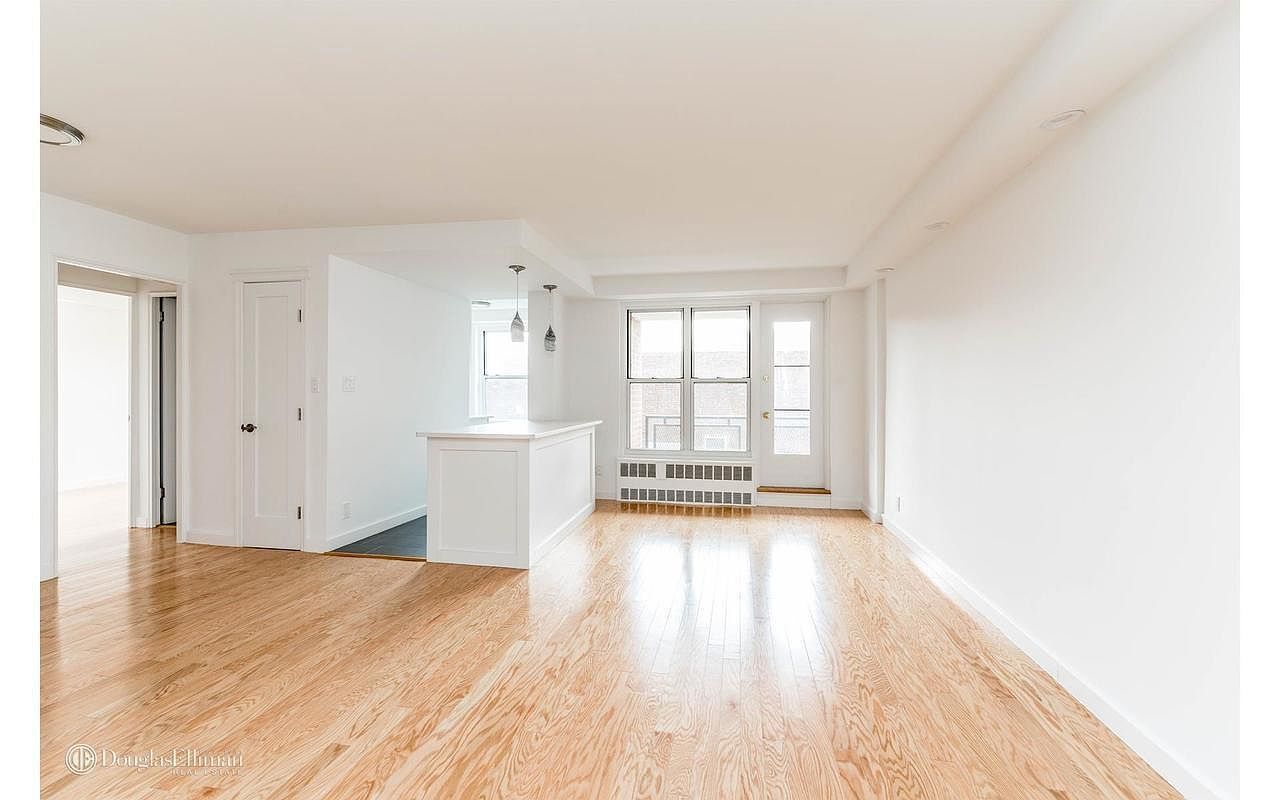 Building Photo - 35-50 85th St