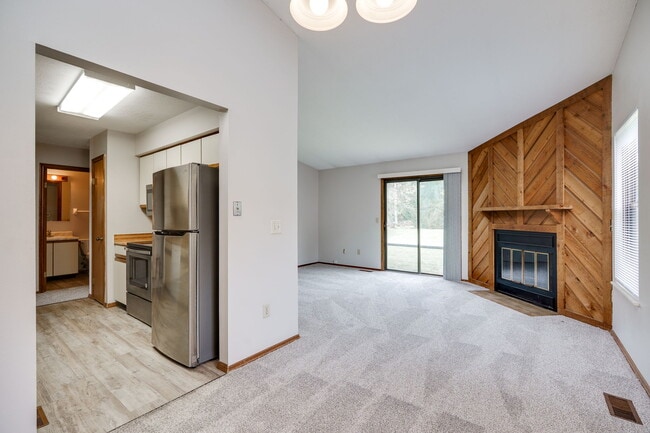 Building Photo - 652 Hidden Valley Ct