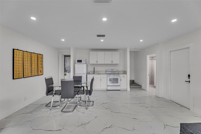 Building Photo - 616 3rd Key Dr