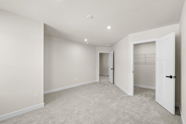 Building Photo - 2600 Elowen Ln