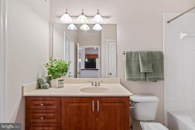 Building Photo - 12956 Centre Park Cir