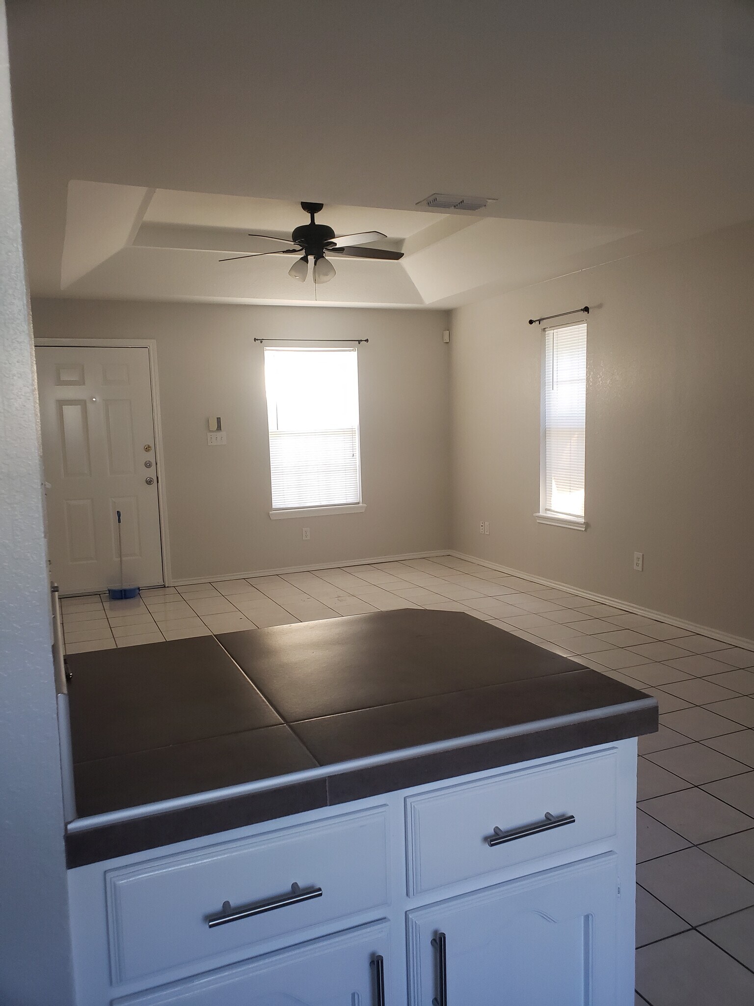 Building Photo - 1105 Lexington Cir