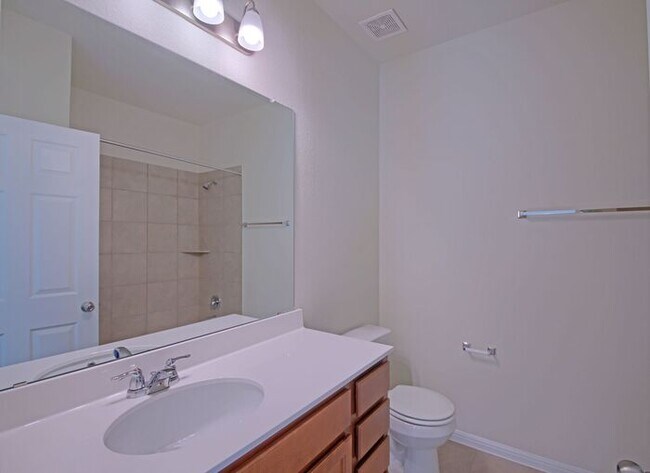 Building Photo - Charming 4 beds 3.5 baths in Leander