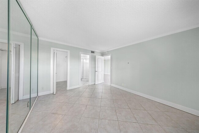 Building Photo - 1391 S Ocean Blvd