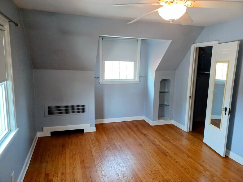 Building Photo - 3037 S 38th St