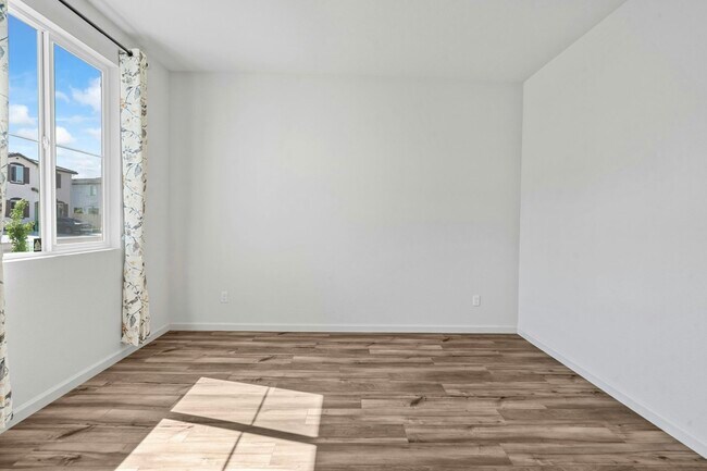 Building Photo - 1835 Shima Ave