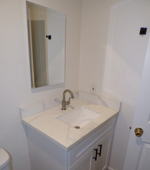 Building Photo - 6633 Stonepine Ln