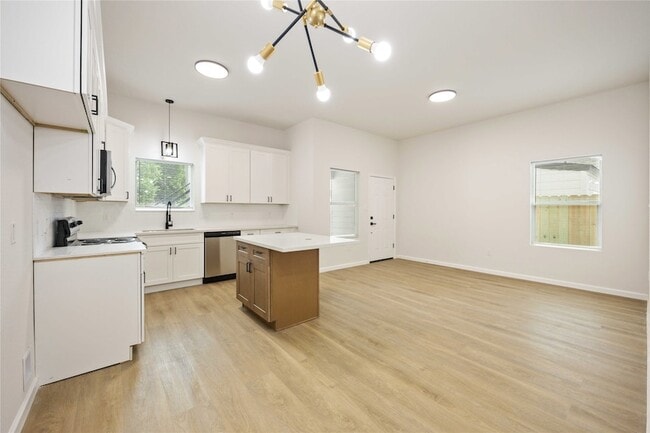 Building Photo - 309 Massachusetts St