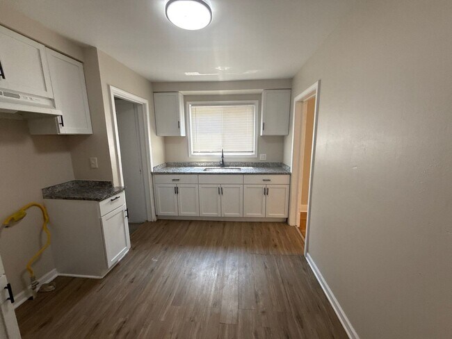 Building Photo - Freshly Renovated 3-Bedroom Home – Quality...