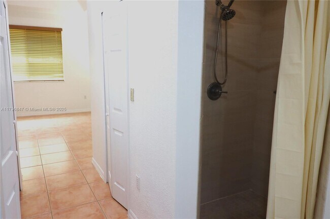 Building Photo - 2865 SW 139th Ave