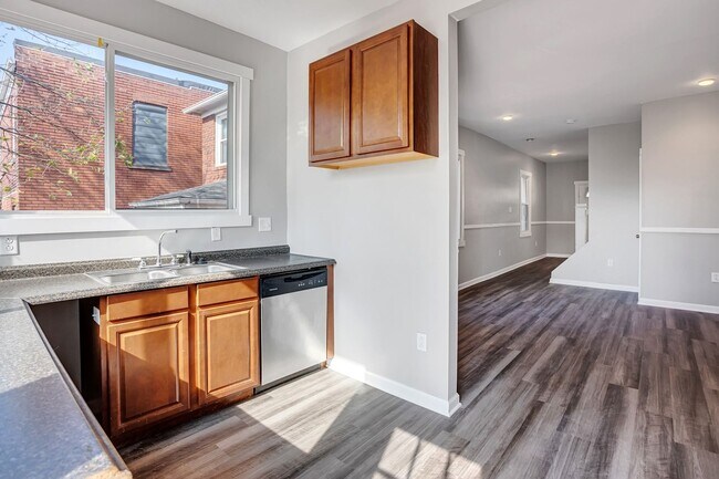 Building Photo - 121 Dilworth St