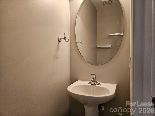 Building Photo - 10427 Alexander Martin Ave