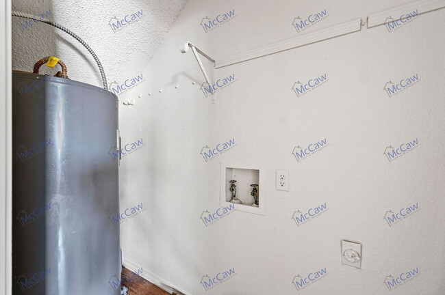 Building Photo - 800 Bluebonnet Dr