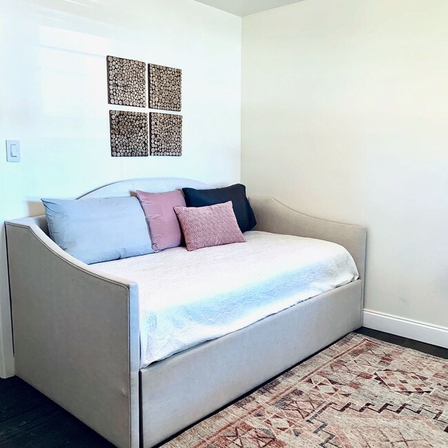 Building Photo - *** Near Domain * Stunning 4 Bedroom House...