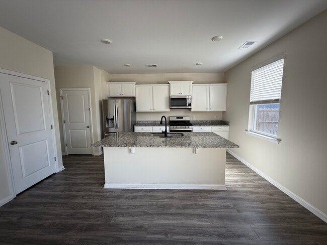 Building Photo - 341 Berring Ln