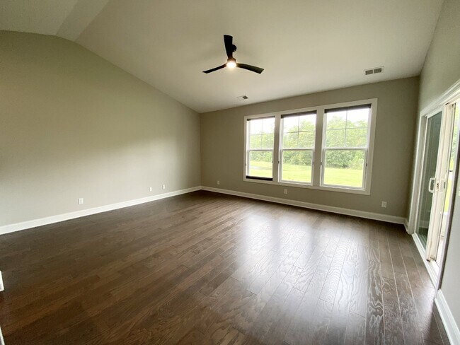 Building Photo - Three Bedroom Townhouse in Cypress Ridge!