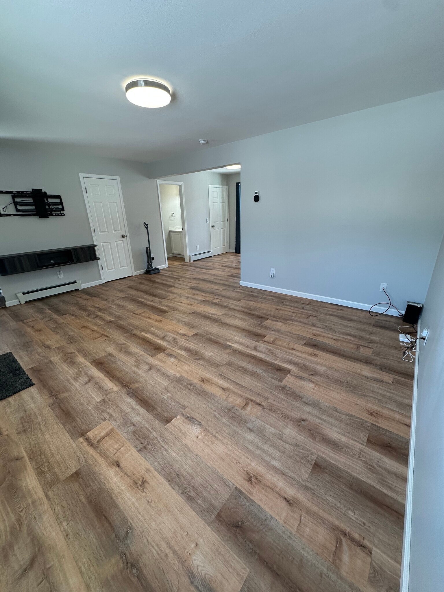 Building Photo - 1055 E Klatt Rd