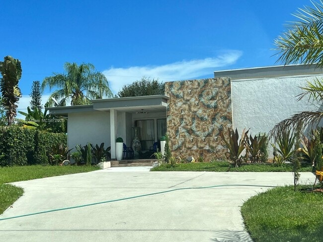Primary Photo - 3210 Medinah Cir E