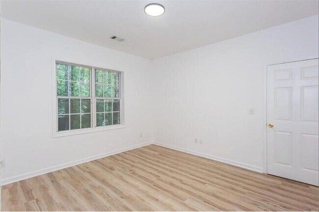 Building Photo - 3967 Howell Park Rd