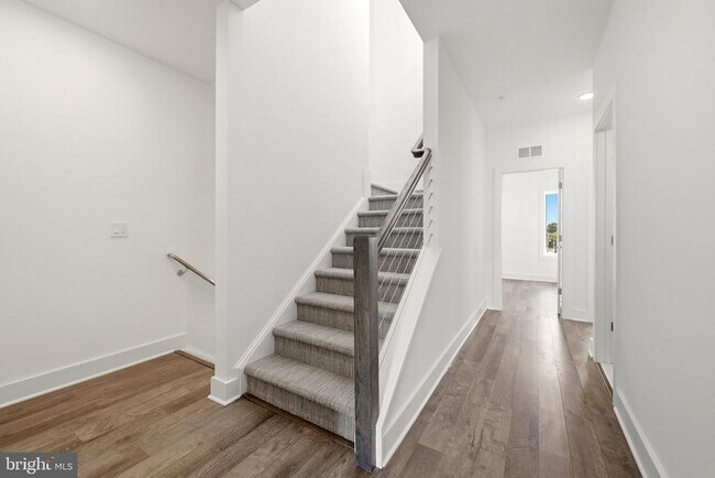 Building Photo - 44824 Tiverton Sq