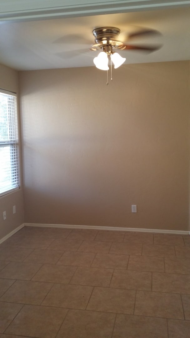 Building Photo - Rita Ranch Beauty ready for Move In Today! 4 bedroom 2 bath Home all Updated!