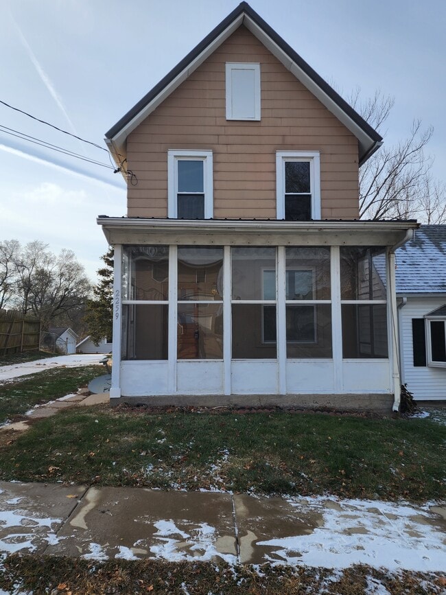 Building Photo - 2259 Schroeder St