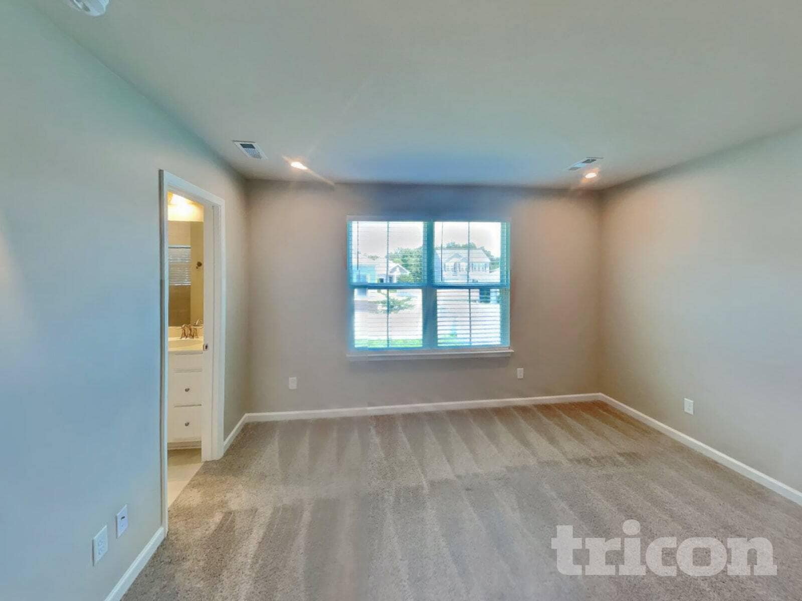Building Photo - 833 Dean Dr