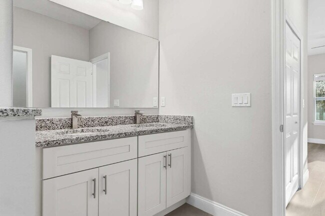 Building Photo - Nearly New 4BR Home Available Now in SW Ocala