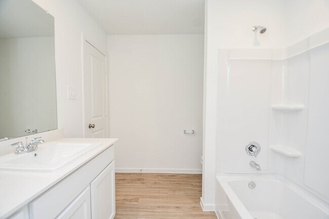Building Photo - 1542 San Sebastien Dr
