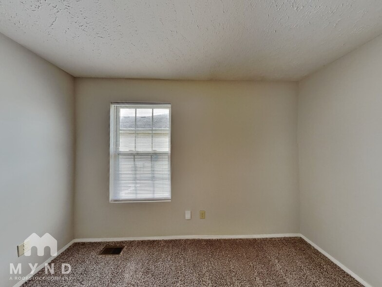 Building Photo - 615 S Mahn Ave