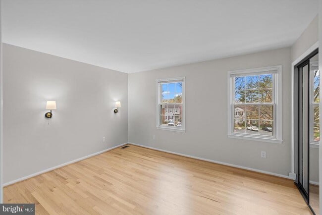 Building Photo - 8640 Dellway Ln