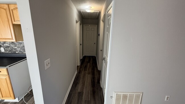 Building Photo - 110 Central Lake Dr