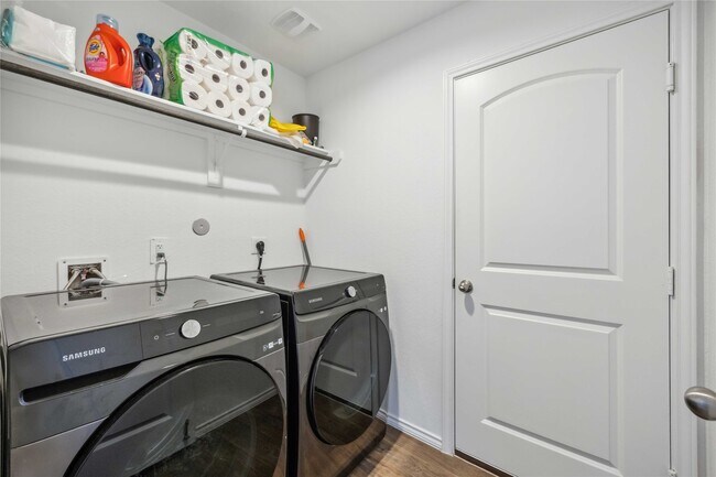 Building Photo - 16684 Lonely Pines Dr